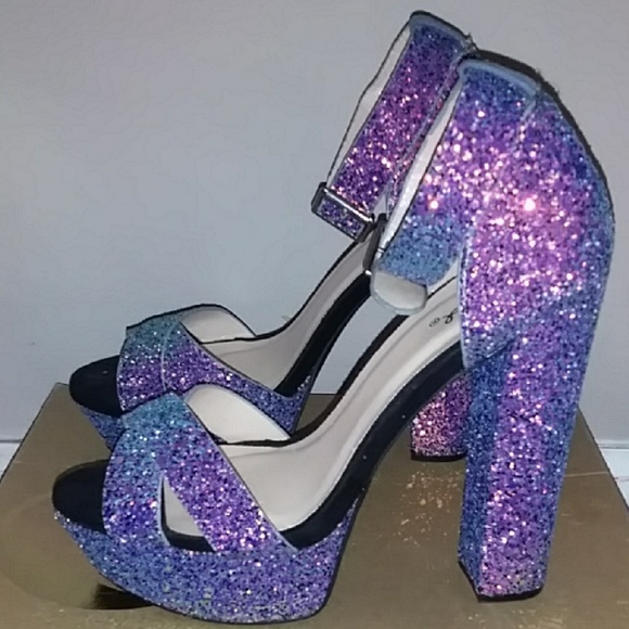 Qupid Heels - Picture 1 of 3